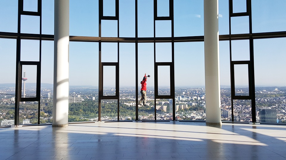 360° VR in Frankfurt: Höhenrausch dank Helmkamera 360° VR in Frankfurt: Höhenrausch dank Helmkamera