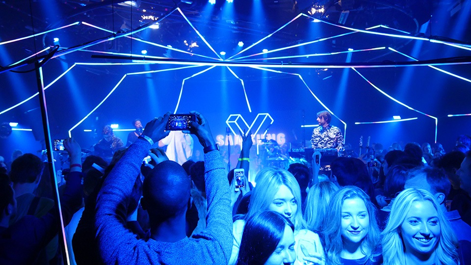 Die geladenen Gäste hatten auch ohne VR-Brille Spaß am Livekonzert Die geladenen Gäste hatten auch ohne VR-Brille Spaß am Livekonzert