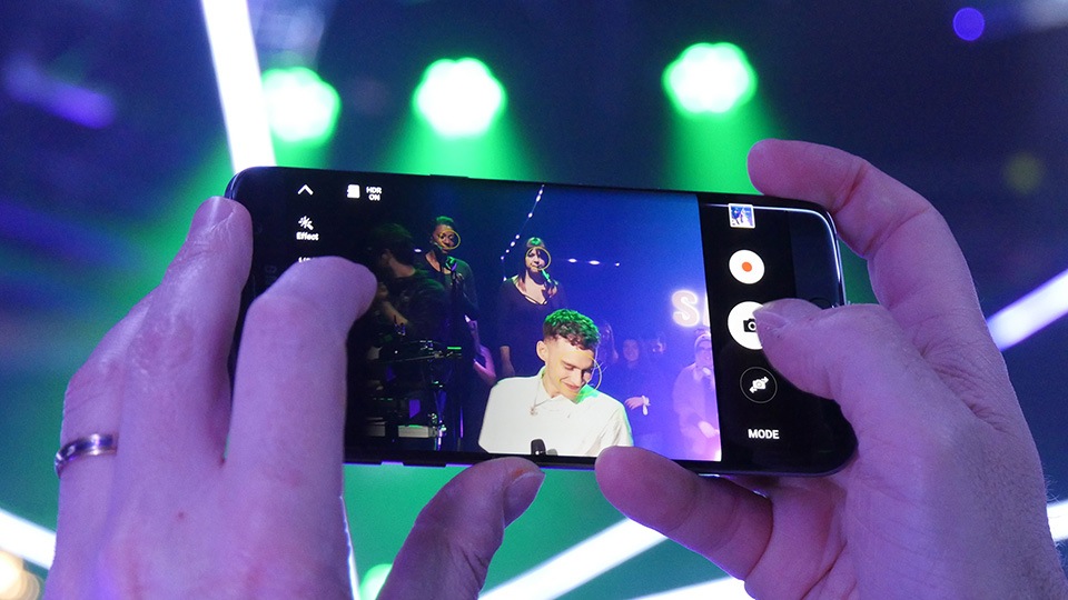 Die besten Momente, eingefangen mit einer Samsung Galaxy Kamera Die besten Momente, eingefangen mit einer Samsung Galaxy Kamera