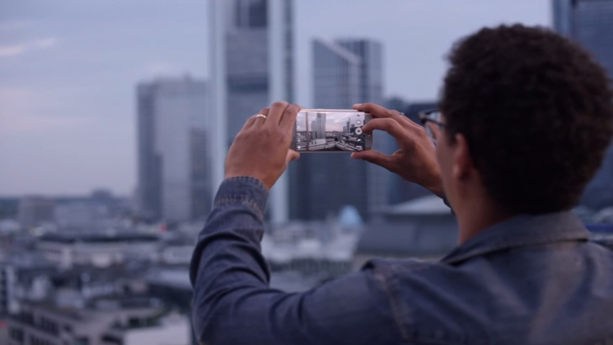 Eine andere Galaxie: Vom Polaroid zur Galaxy S6 Kamera Eine andere Galaxie: Vom Polaroid zur Galaxy S6 Kamera