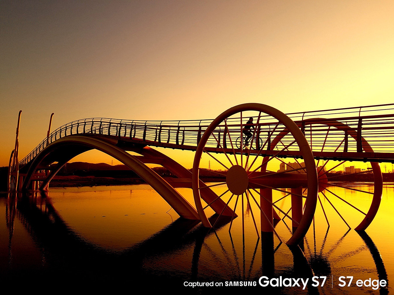 Photo of a bridge at sunset taken by Galaxy S7.