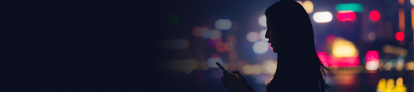 Frau mit Smartphone