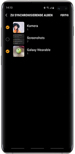Tippen Sie auf die zu synchronisierenden Alben, um diese vom Smartphone auf die Galaxy Watch Active zu importieren.