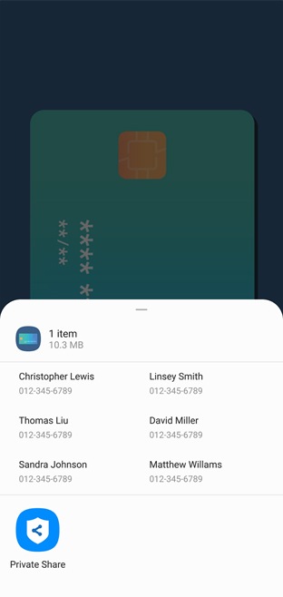 Fire Galaxy smartphone-skærme viser processen for, hvordan en bruger kan dele en fil gennem Private Share.
