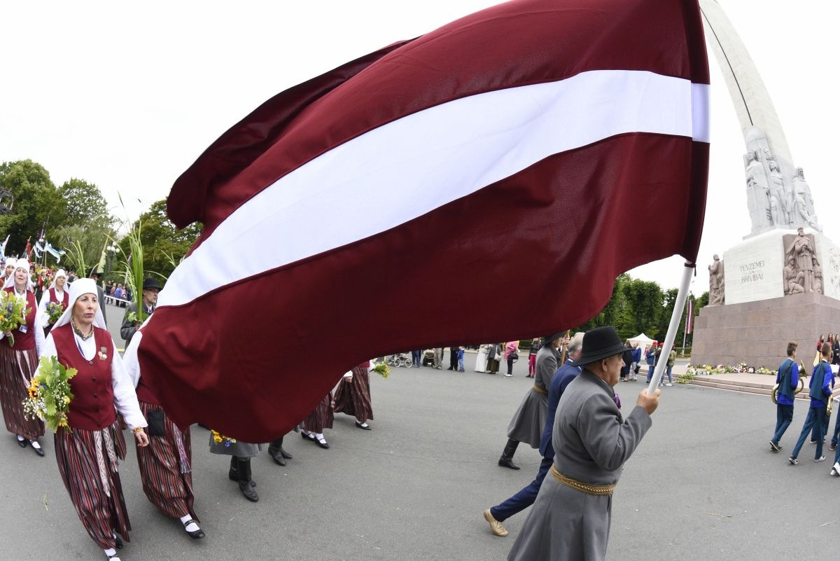 Svinam svētkus kopā pie Brīvības pieminekļa! Svinam svētkus kopā pie Brīvības pieminekļa!