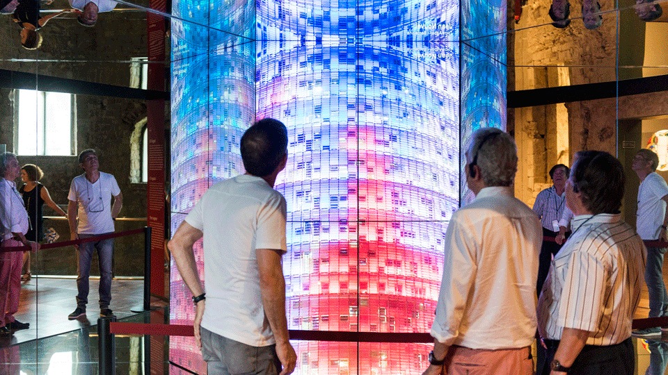 Pantallas interactivas, hologramas y mucha tecnología en el Gaudi Exhibition Center Pantallas interactivas, hologramas y mucha tecnología en el Gaudi Exhibition Center