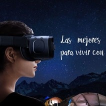 Mujer con Samsung Gear VR en noche estrellada