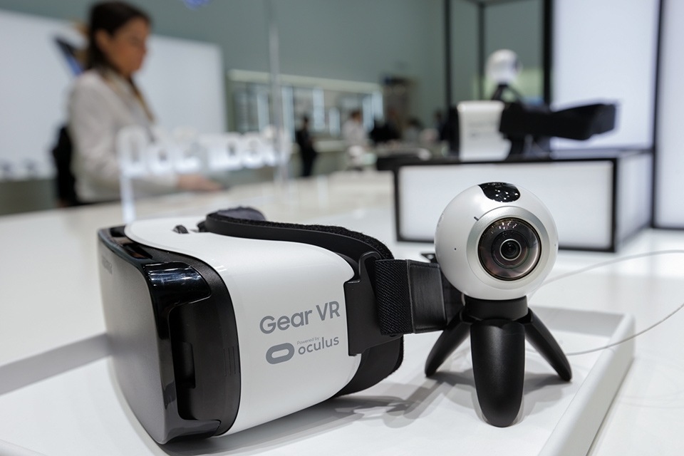 Cámara y gafas de realidad virtual Samsung Gear VR y 360 Cámara y gafas de realidad virtual Samsung Gear VR y 360