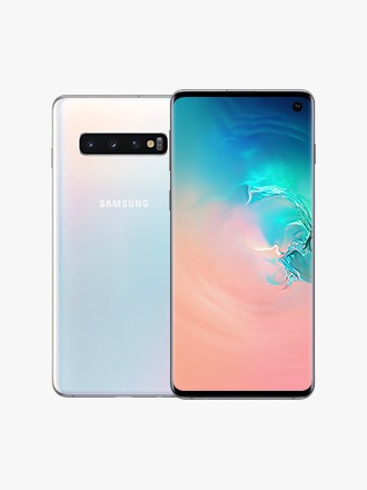 Parte posterior de un Galaxy S10 blanco prisma, con la parte frontal de un Galaxy S10+ negro ligeramente superpuesto por delante.