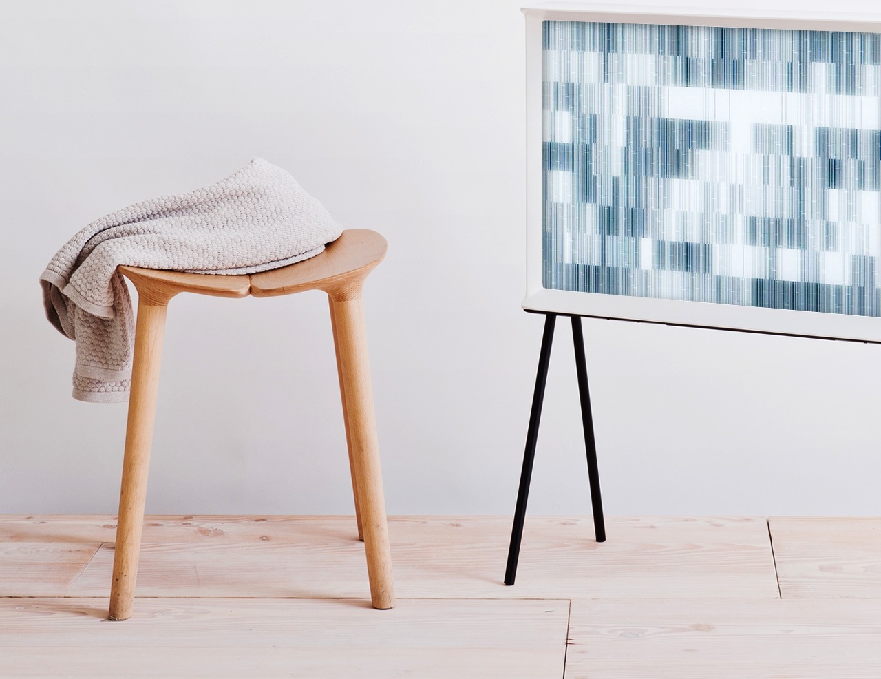 white serif tv is standing and screen colour is changing black to blue