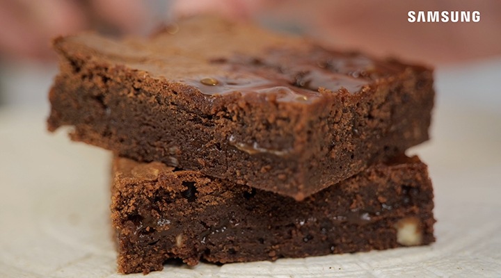 Recette Brownies et Oeuf cocotte avec le four Dual cook steam™ Recette Brownies et Oeuf cocotte avec le four Dual cook steam™