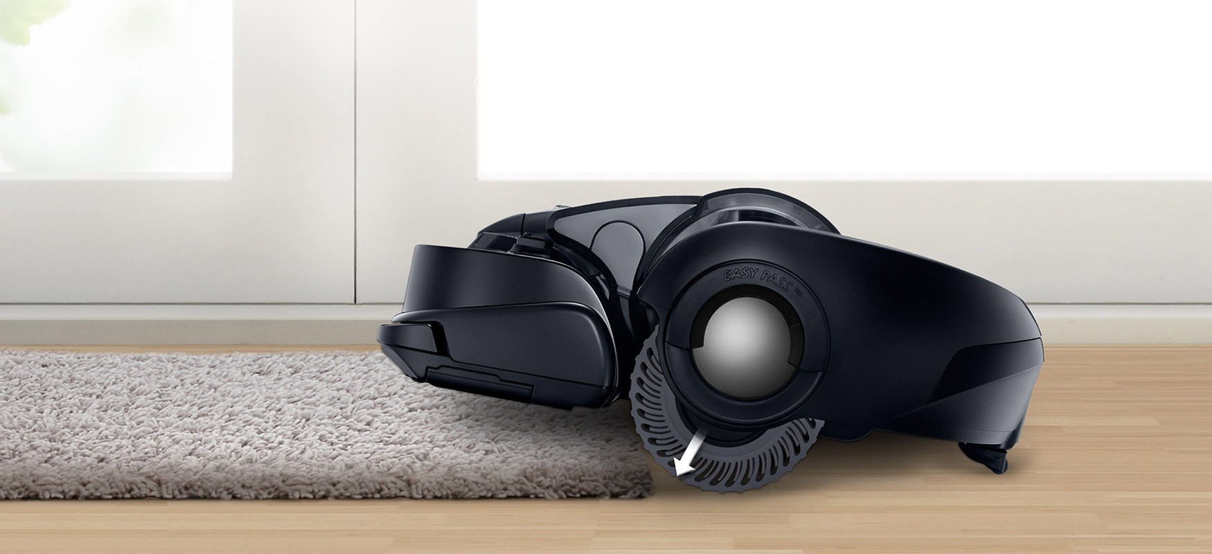 Robot tout terrain grâce aux roues Easy Pass™ de l'aspirateur robot PowerBot™