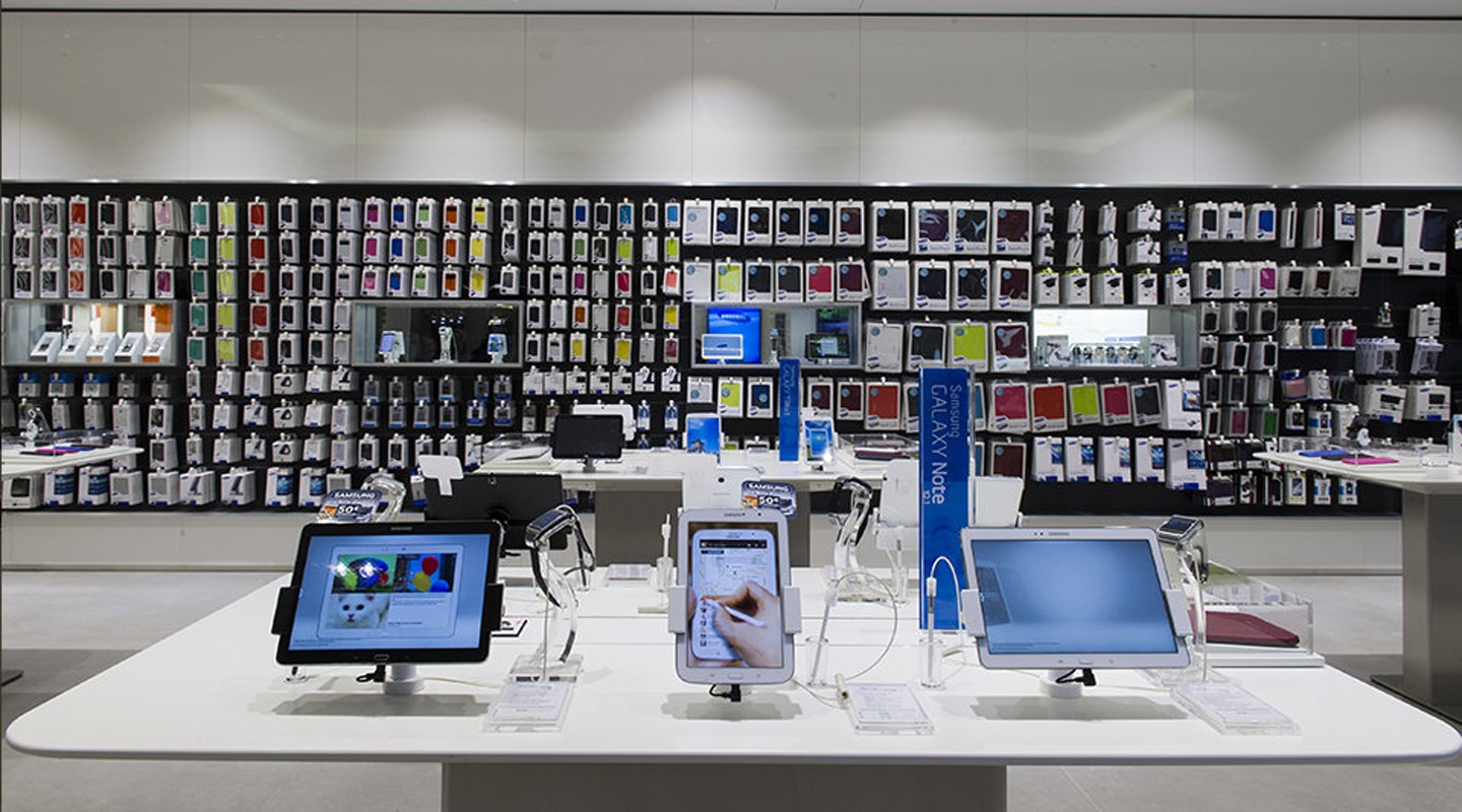 Intérieur de la Boutique Samsung Experience Store à Vélizy Intérieur de la Boutique Samsung Experience Store à Vélizy