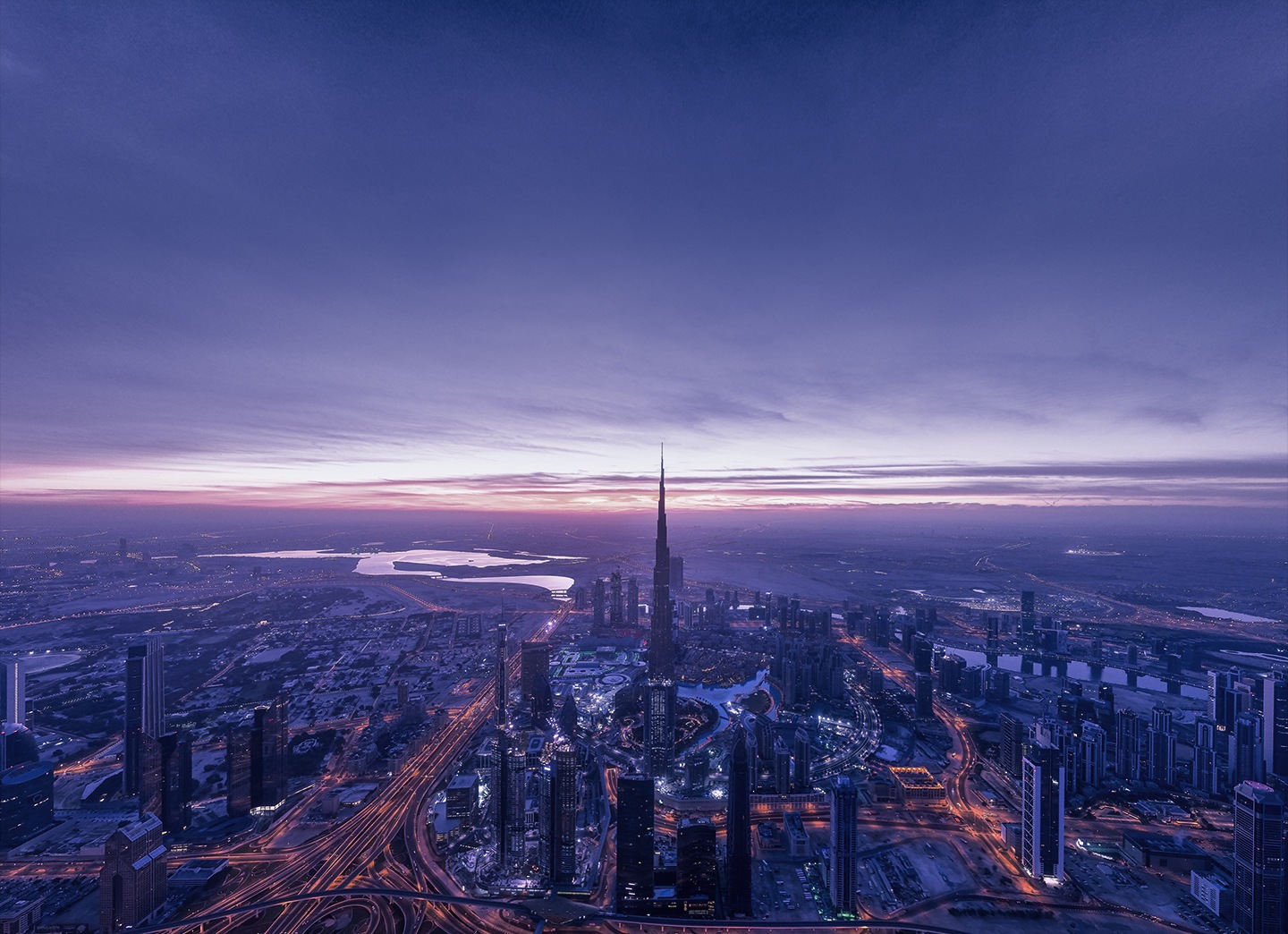 An illustrative image of the city connected with 5G.