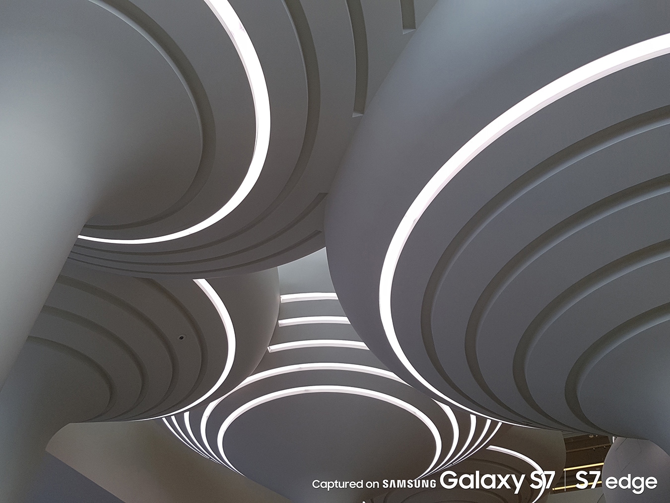 Photo of a circle of stairs taken by Galaxy S7.