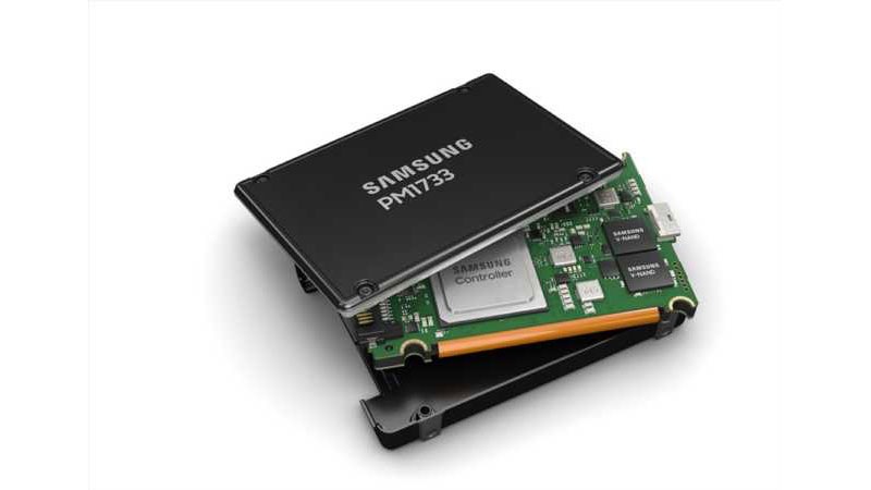 9_samsung_30.72tb_pcie_gen4_nvme_ssd.jpg