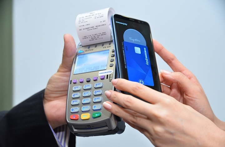 活動相片4:Samsung Pay支援以近場通訊(NFC)和Samsung專利的磁訊號安全傳輸(MST)技術付款,用戶可在近乎所有銷售終端機使用Samsung Pay付款。 活動相片4:Samsung Pay支援以近場通訊(NFC)和Samsung專利的磁訊號安全傳輸(MST)技術付款,用戶可在近乎所有銷售終端機使用Samsung Pay付款。