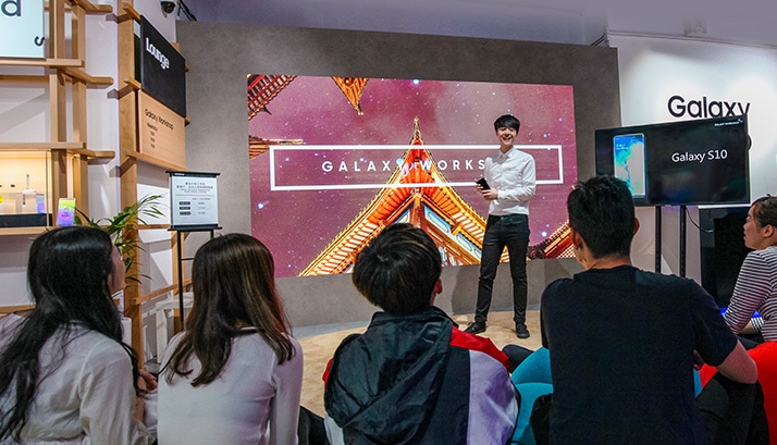 A Samsung representative gives a presentation at a Galaxy Workshop.