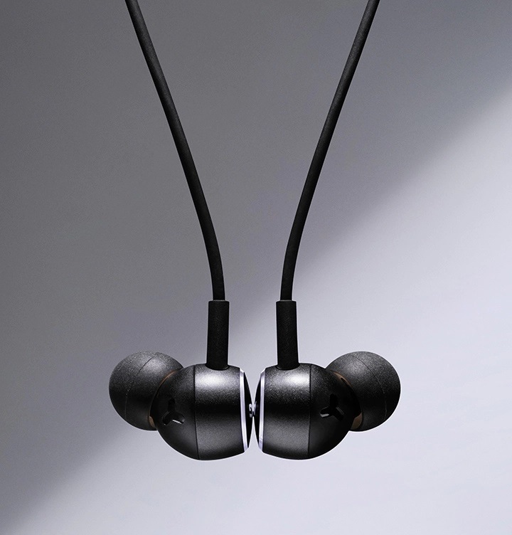 AKG Y100
