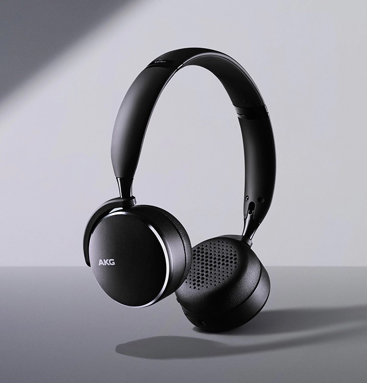 AKG Y500