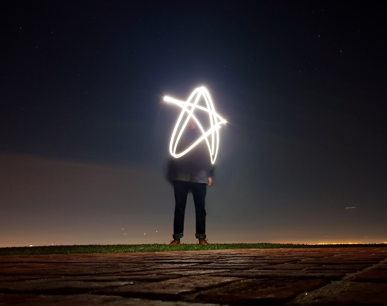 Fotografija snimljena na Galaxy S9 ili Galaxy S9+ pri slabom osvjetljenju demonstrirajući otvor F1.5.