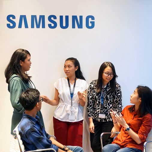 Gambar yang menunjukkan program perekrutan lulusan baru di Samsung