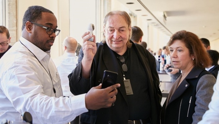 attendees get hands on with the new Gear 360 attendees get hands on with the new Gear 360