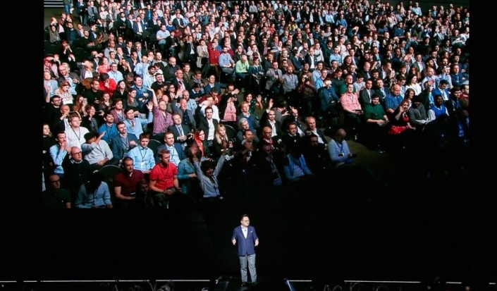Samsung simultaneously unveiled the new smartphone at New York and in London Samsung simultaneously unveiled the new smartphone at New York and in London