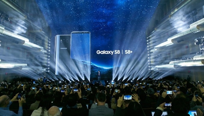 DJ Koh, President of Samsung’s Mobile Communications Business, explains how the Galaxy S8 DJ Koh, President of Samsung’s Mobile Communications Business, explains how the Galaxy S8