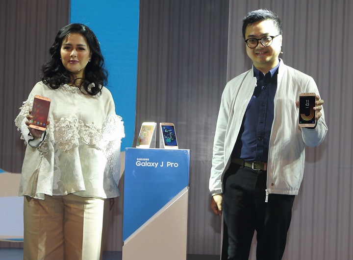 Vebbyna Kaunang, IT & Mobile Marketing Director, Samsung Electronics Indonesia, Irfan Rinaldi, Product Marketing Manager, Samsung Electronics Indonesia Vebbyna Kaunang, IT & Mobile Marketing Director, Samsung Electronics Indonesia, Irfan Rinaldi, Product Marketing Manager, Samsung Electronics Indonesia