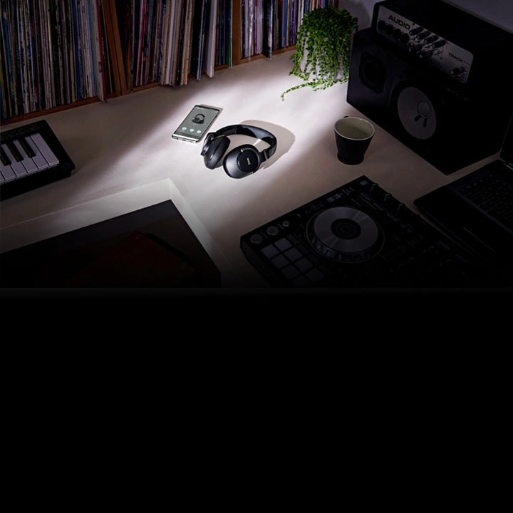 Over-ear Headphones Over-ear AKG N700NC wireless headphones in a studio