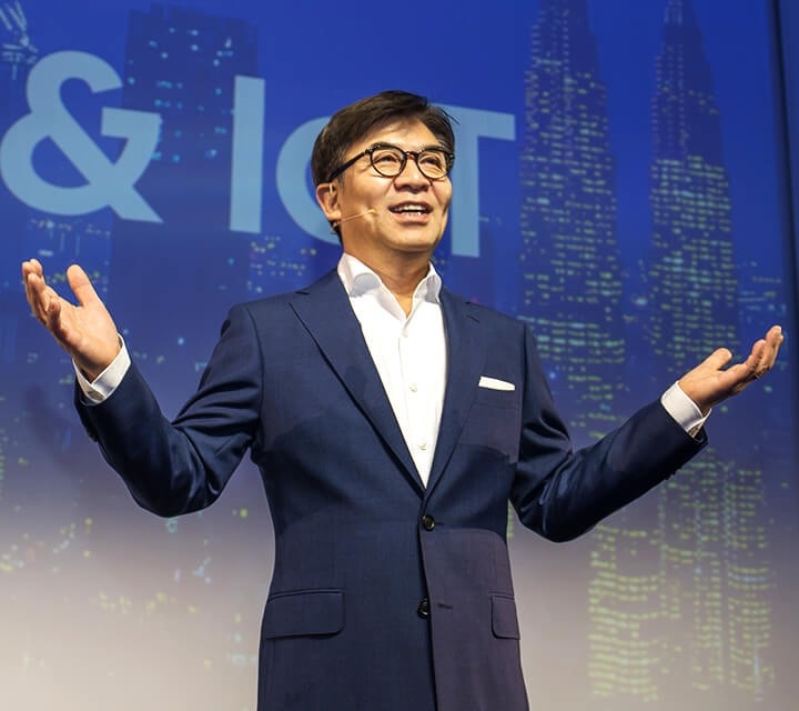 HS Kim, Samsung Electronics-yhtiön pääjohtaja puhuu Samsungin lehdistötilaisuudessa IFA 2018-messuilla.
