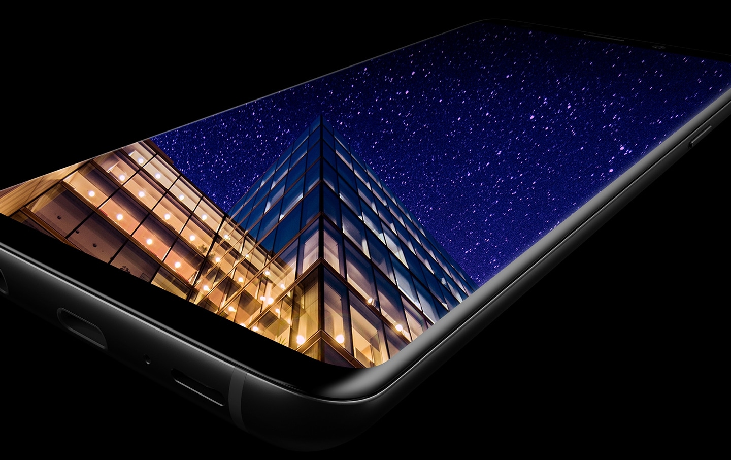 מסך Galaxy S9 או S9+ שוכב על חזיתו על מנת להציג את תצוגת ה-Infinity Display עם תמונה על המסך