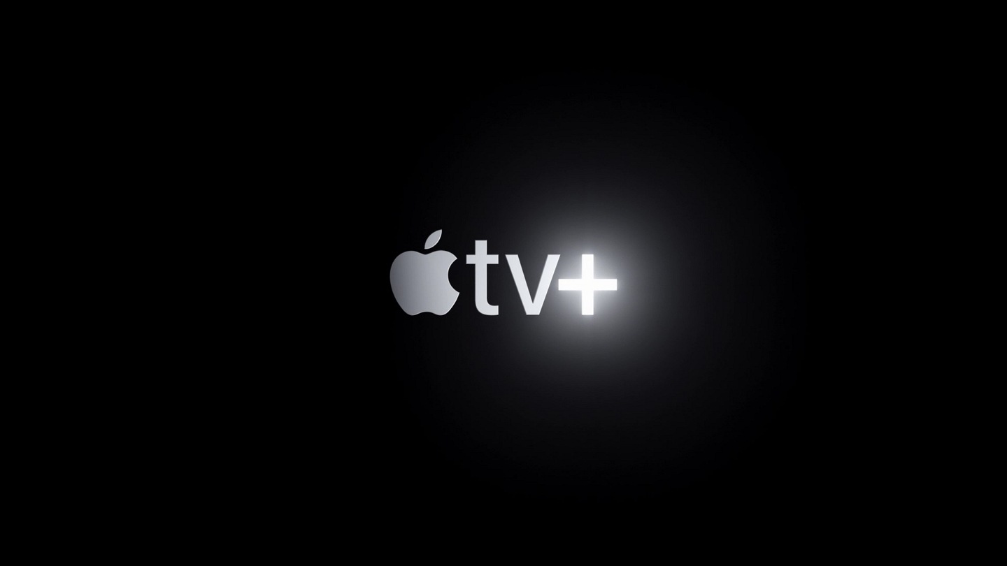 לוגו Apple TV+ מופיע במרכז המסך השחור.