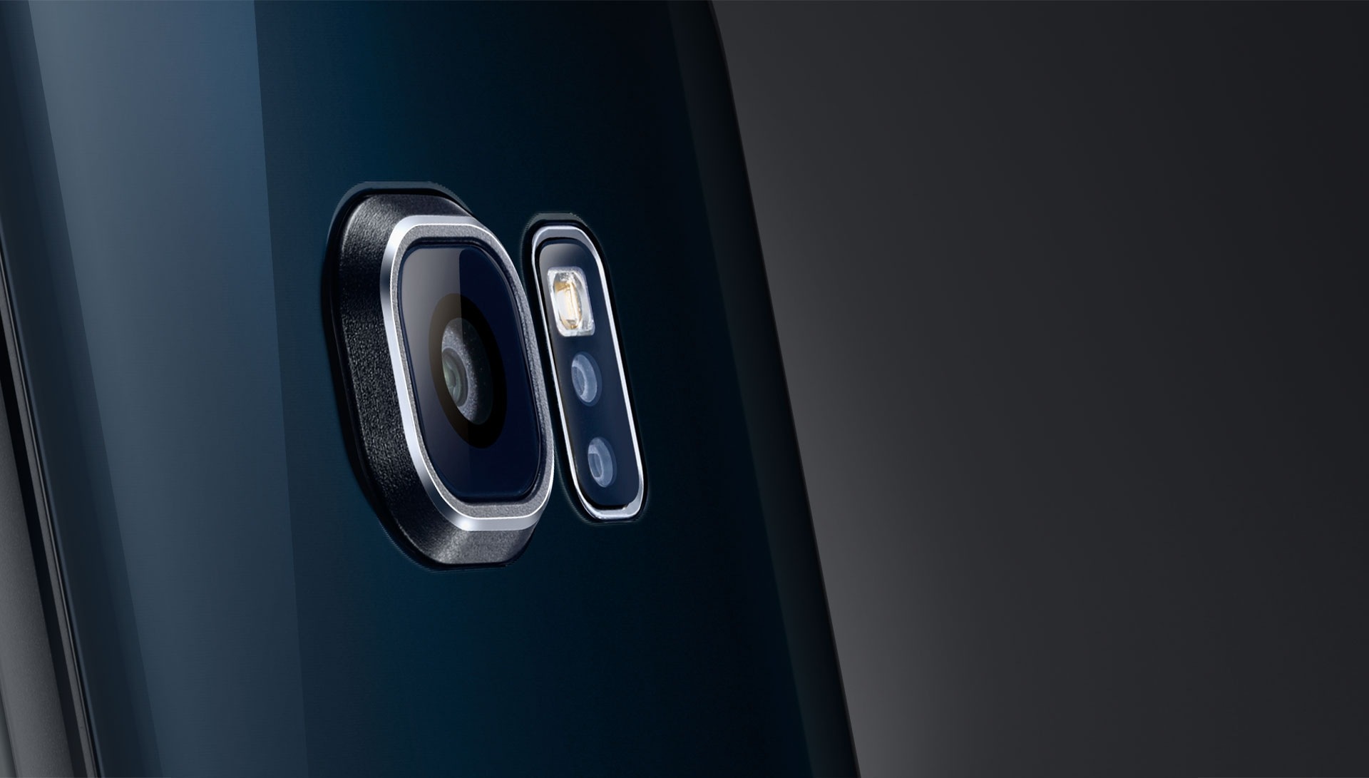 המצלמה האחורית של Galaxy S6 במבט מהצד.