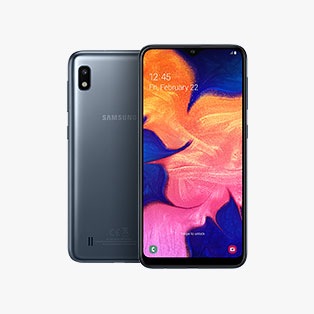 מצלמה אחורית של Galaxy A10 מאחורי Galaxy A10 במצב פורטרט, עם פרח כתום וורוד על המסך.