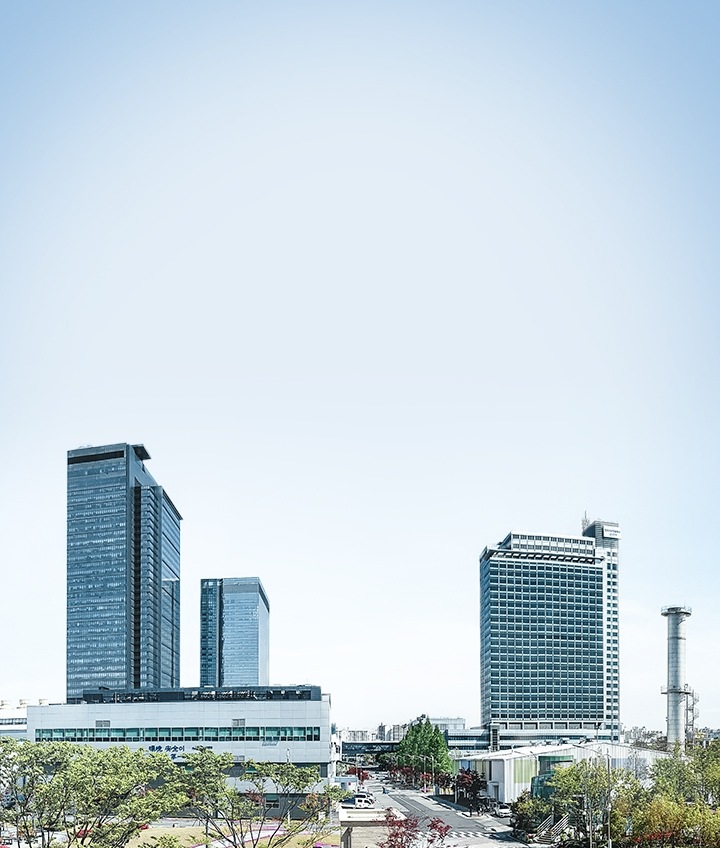 Key Visual image of CEO in company