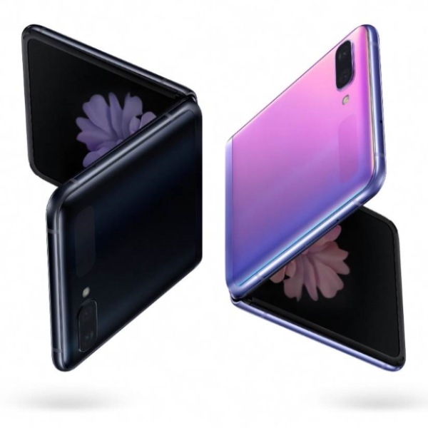 دو دستگاه Galaxy Z Flip رو به خارج