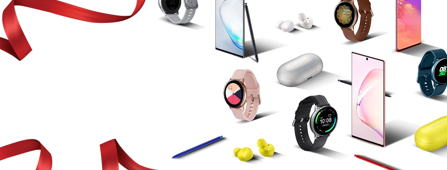 L'immagine mostra tutti i prodotti presenti nel pacchetto, disposti in ordine. I prodotti mostrati includono 4 diversi colori di Galaxy Buds - bianco, giallo, argento e nero - 4 Galaxy Note10+, 5 Galaxy Watch Active2 40mm nei colori rosa, marrone, nero, blu e argento e 3 S Pen di colore diverso, rosso, blu e nero. I dispositivi Galaxy Watch Active 2 e Note 10+ sono disposti verticalmente.