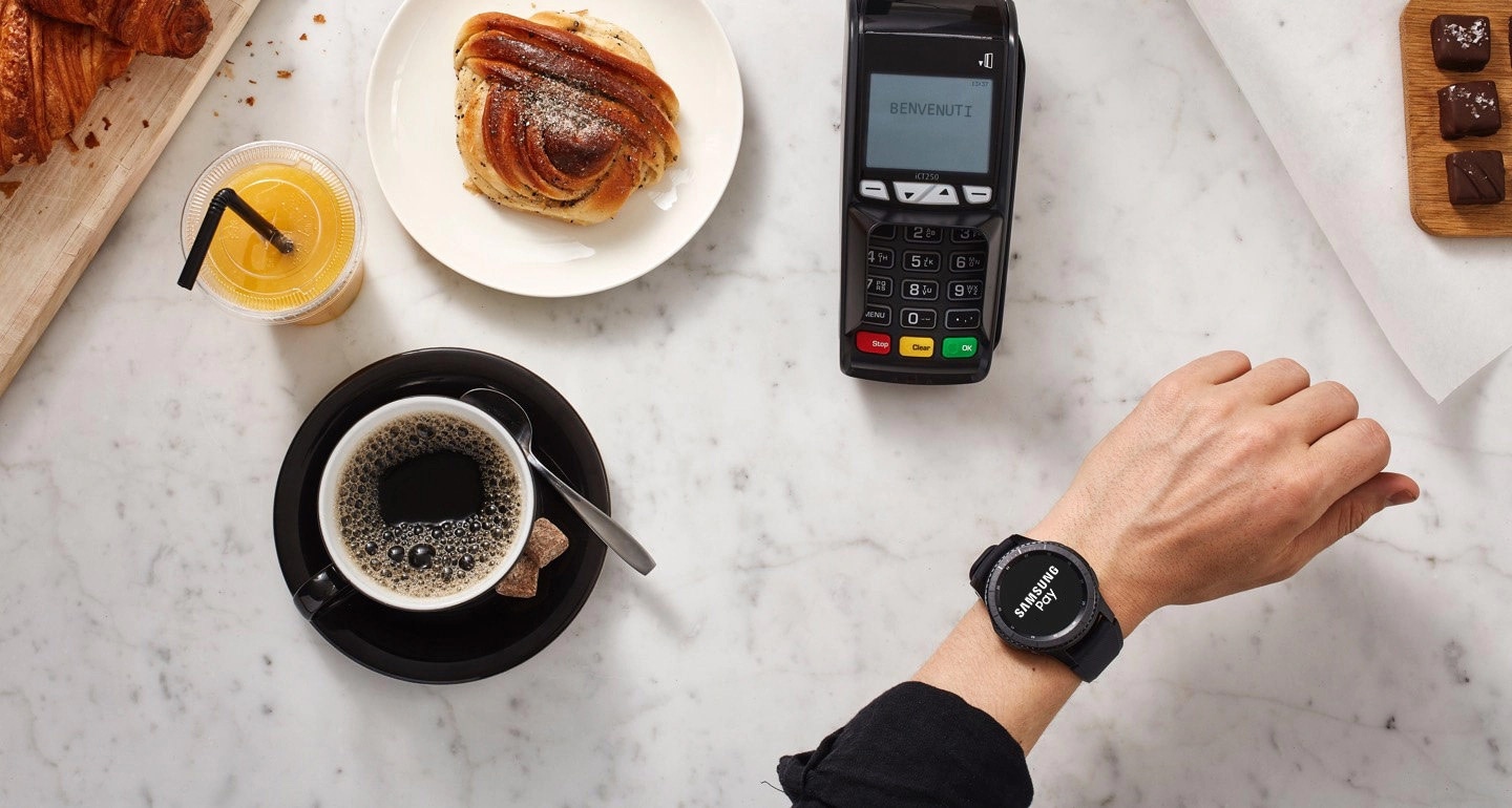 Prova la comodità di pagare con gli Smartwatch Samsung