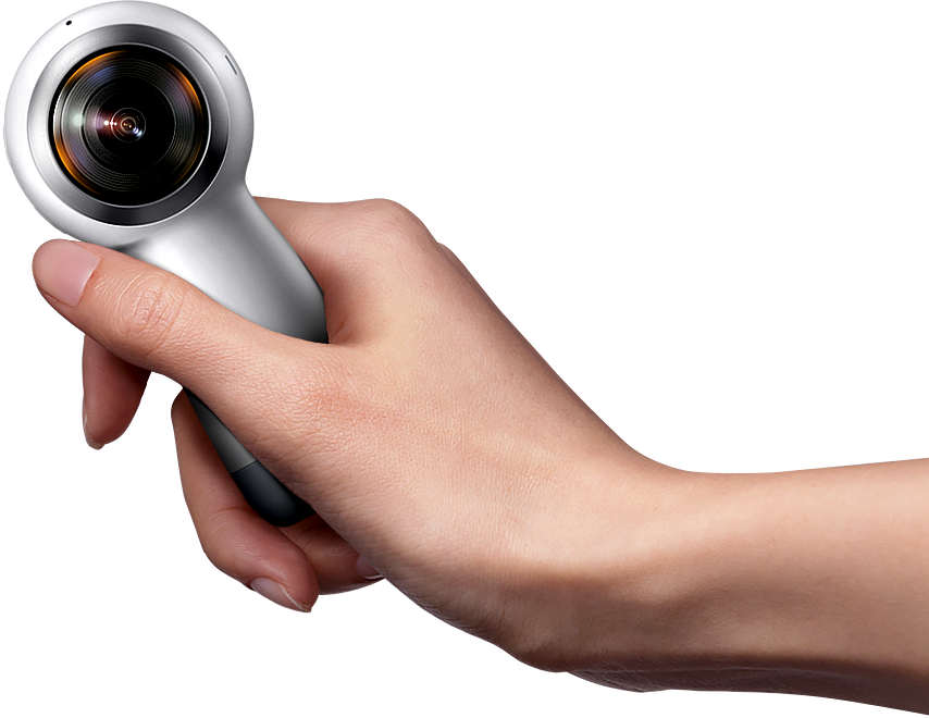 A hand holding the Gear 360 (2017) moves from the right to cover the “o” in “video” as you scroll down the page.