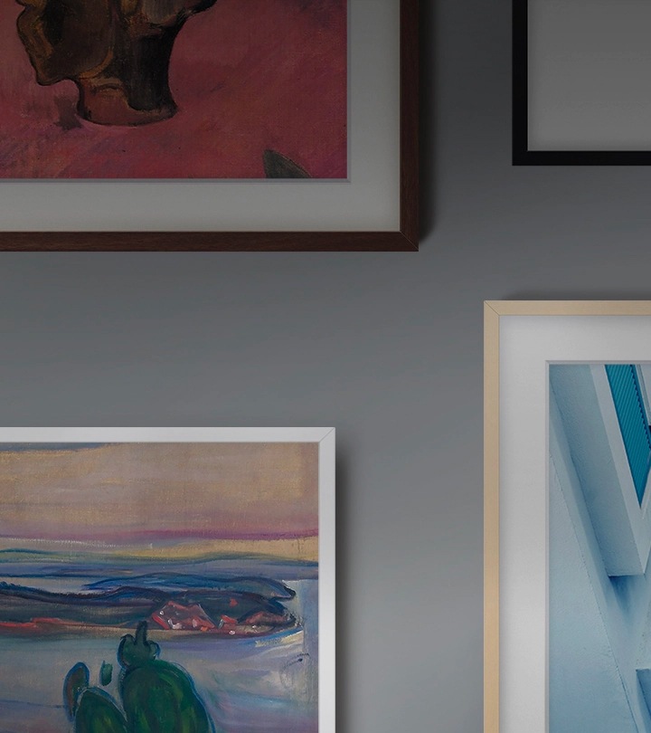 Un TV The Frame que parece una verdadera obra de arte. Está montado en una pared y muestra obras de arte de varios estilos.