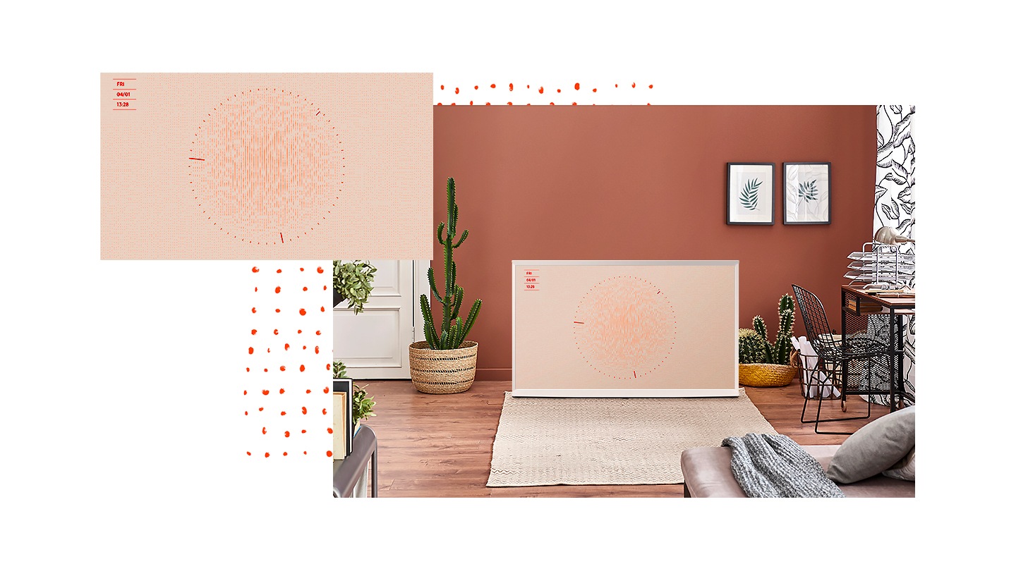 1 galerijos nuotrauka „The Serif“ „Cloud White“ modelis rodomas pastatytas ant grindų, be televizoriaus stovo, ant kilimo. Televizoriaus ekrane rodomas rožinės spalvos audinio aplinkos režimas.