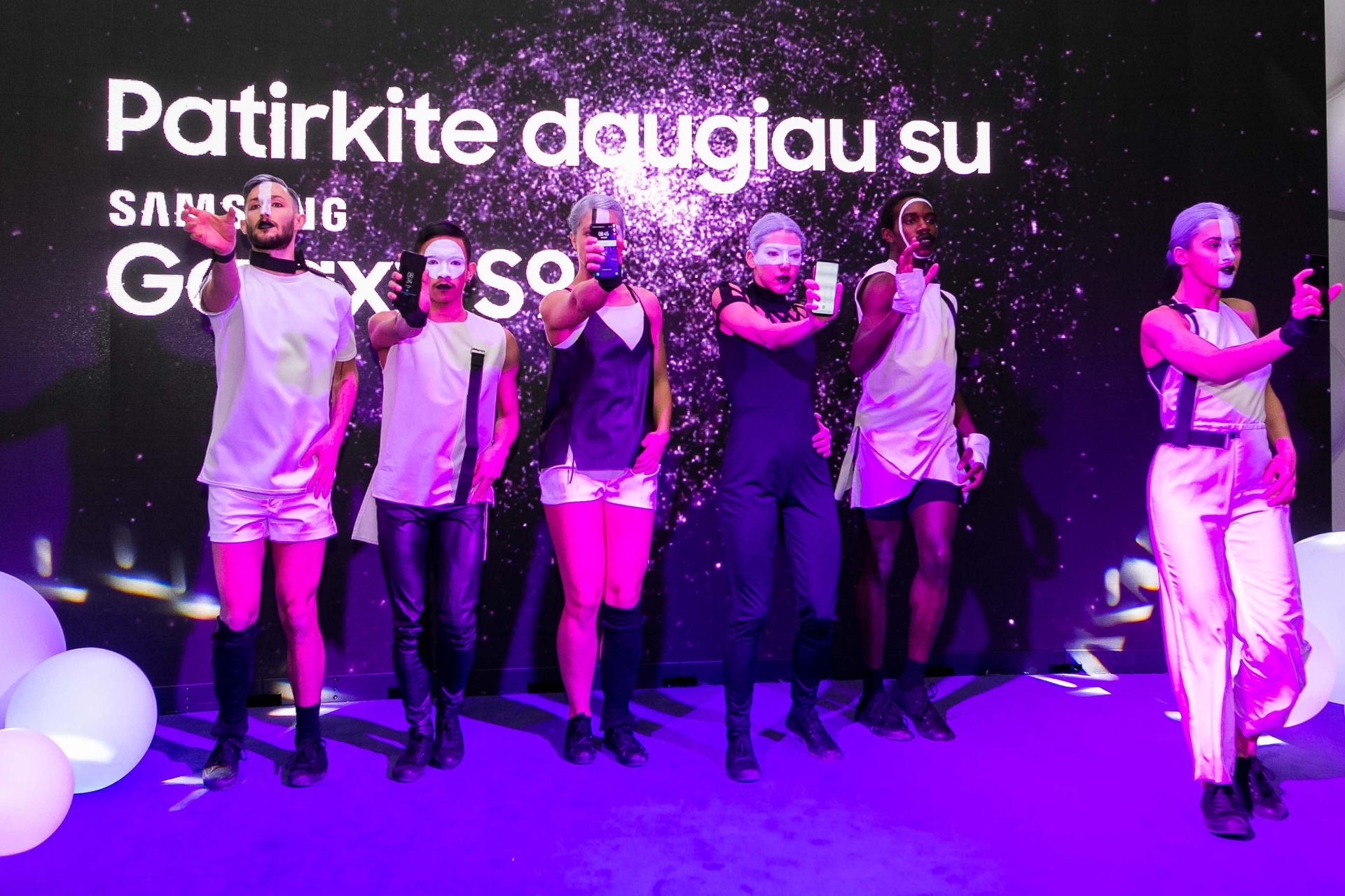 „Samsung“ griausmingai pristatė naujuosius „Galaxy S9“ flagmanus „Samsung“ griausmingai pristatė naujuosius „Galaxy S9“ flagmanus