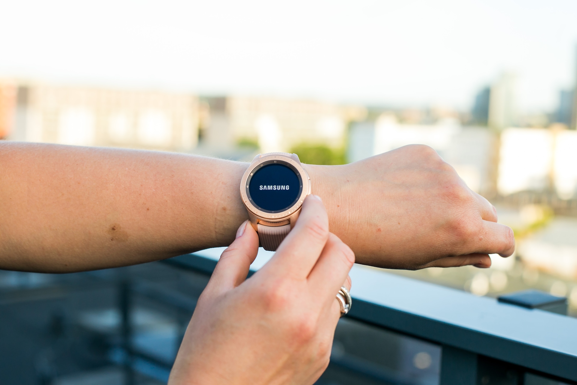 „Samsung“ pristatė naujieną išmaniųjų laikrodžių gerbėjams – „Galaxy Watch“ „Samsung“ pristatė naujieną išmaniųjų laikrodžių gerbėjams – „Galaxy Watch“