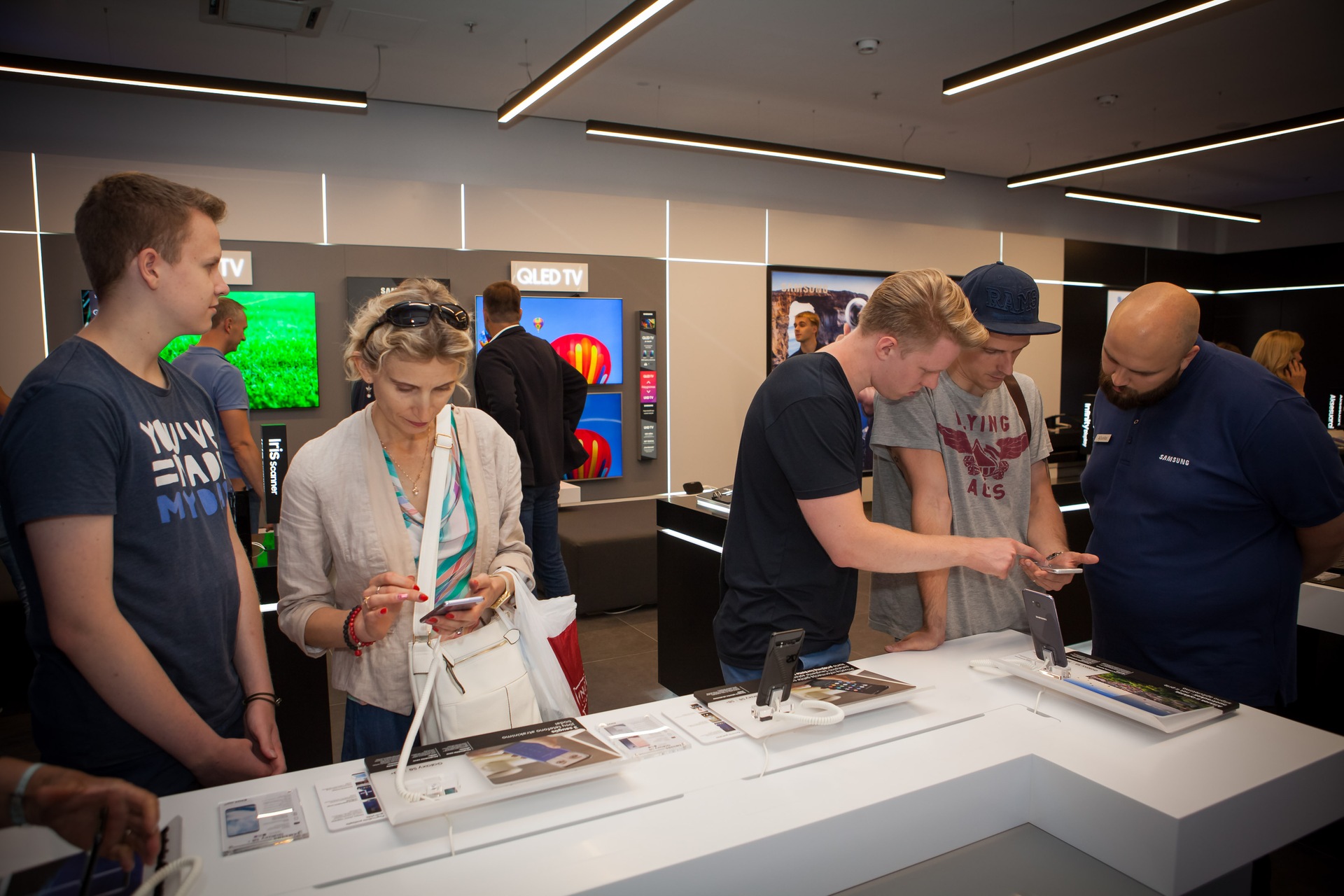 Vilniuje atidaryta nauja Samsung parduotuvė Vilniuje atidaryta nauja Samsung parduotuvė