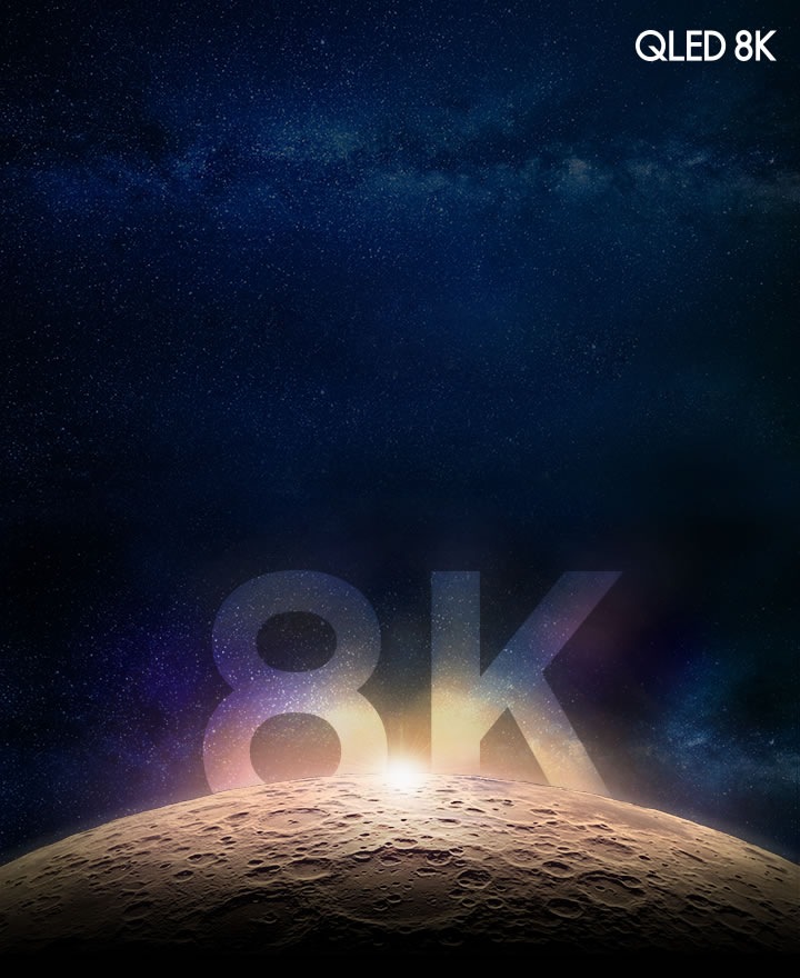 Superficie de la luna con el sol brillando detrás, el número y la letra 8K con un fondo de estrellas. Además, arriba a la derecha el logotipo QLED 8K.