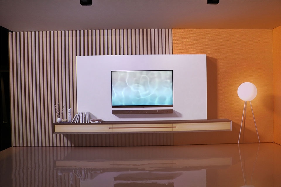 Demonstration of QLED TV in Ambient Mode shown in a home interior scene