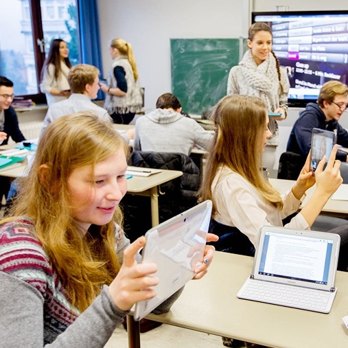 Cet image représente des élèves et des écoles soutenus dans le cadre du programme Smart School dans Responsabilité d’entreprise citoyenne