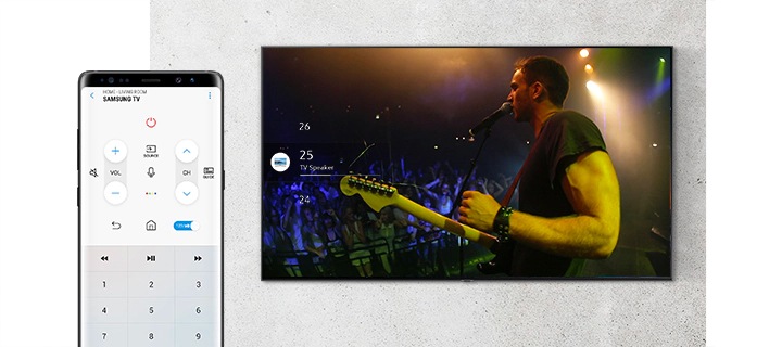 Un téléviseur intelligent montre une scène de concert en direct avec affichage du volume audio du téléviseur, qui peut être contrôlé par une application de télécommande de téléviseur intelligent sur un smartphone.